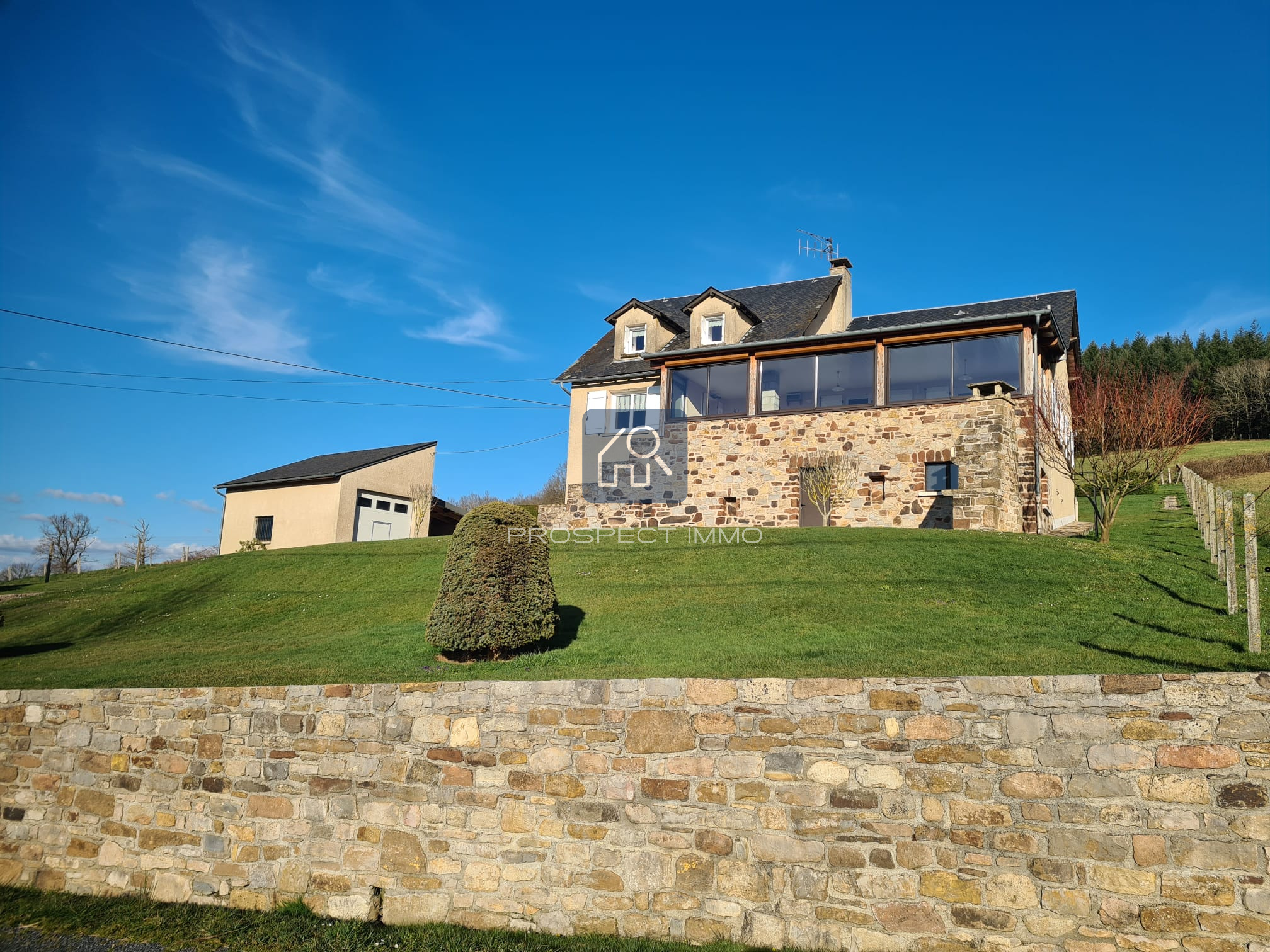 Grande maison familiale avec vue imprenable à Gages