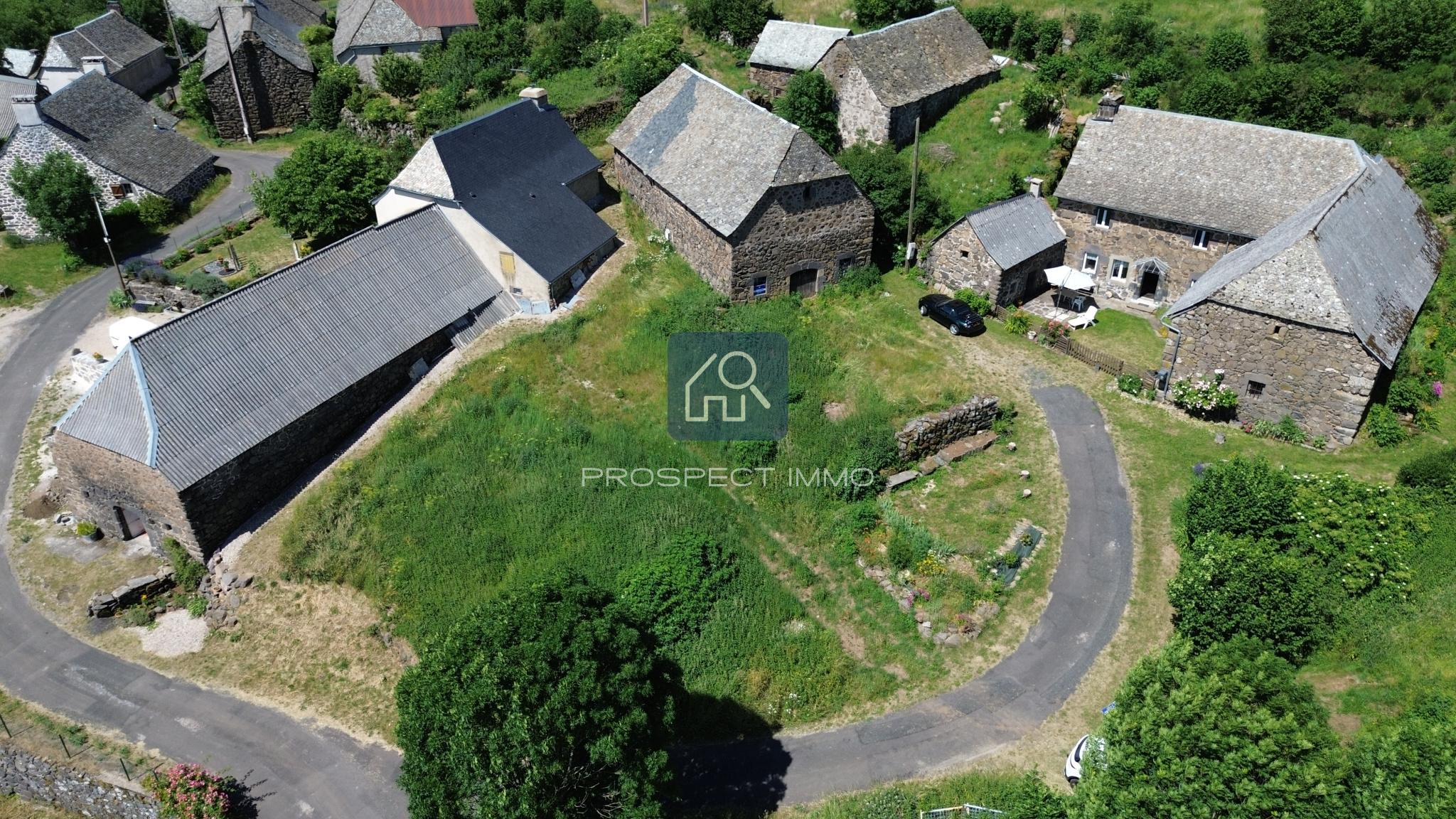 Grange à rénover avec vue sur l'Aubrac