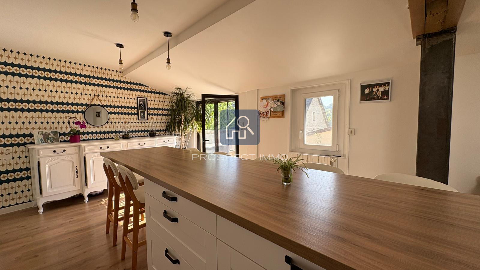 Maison T6 avec piscine et dépendances